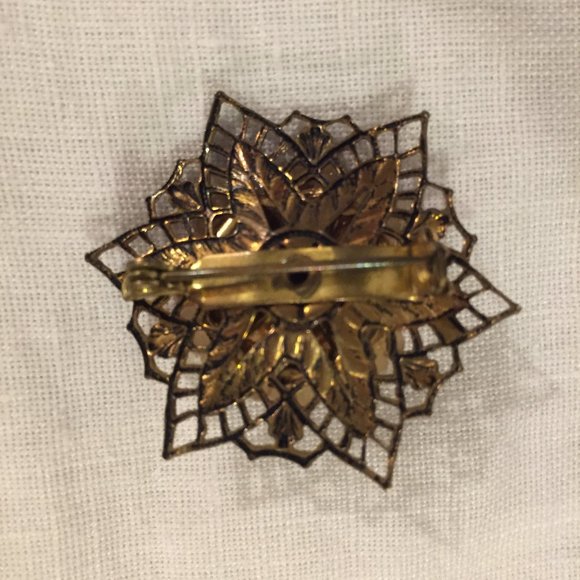 Vintage multi-layered and colored brass pin - Picture 6 of 7